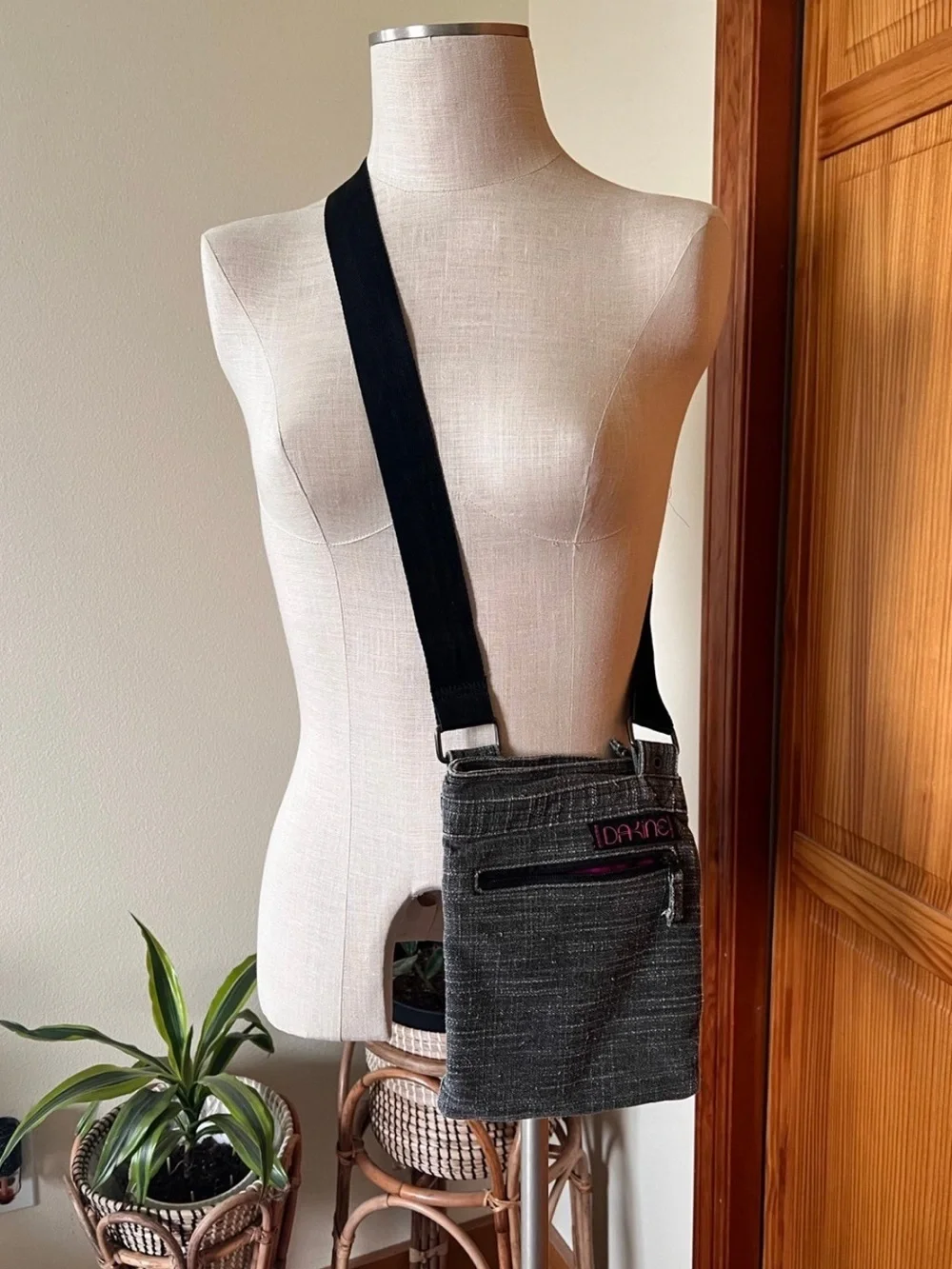 Dakine Heathered Gray Adjustable Crossbody Purse Utility Streetwear